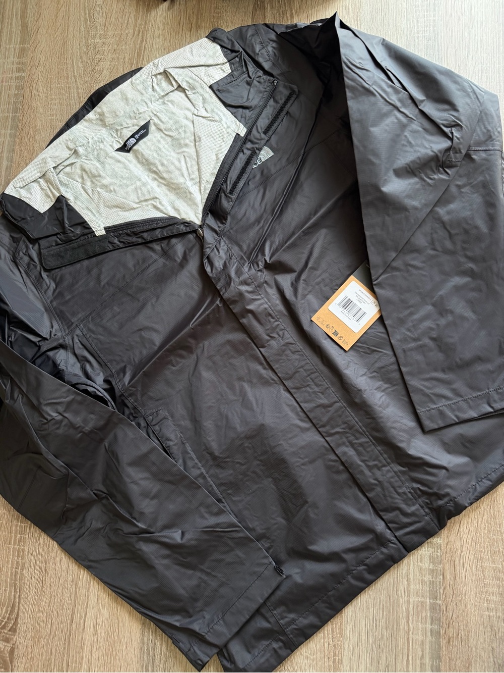 The North Face DryVent Rain Jacket Black, New, Size Large - Picture 4 of 12